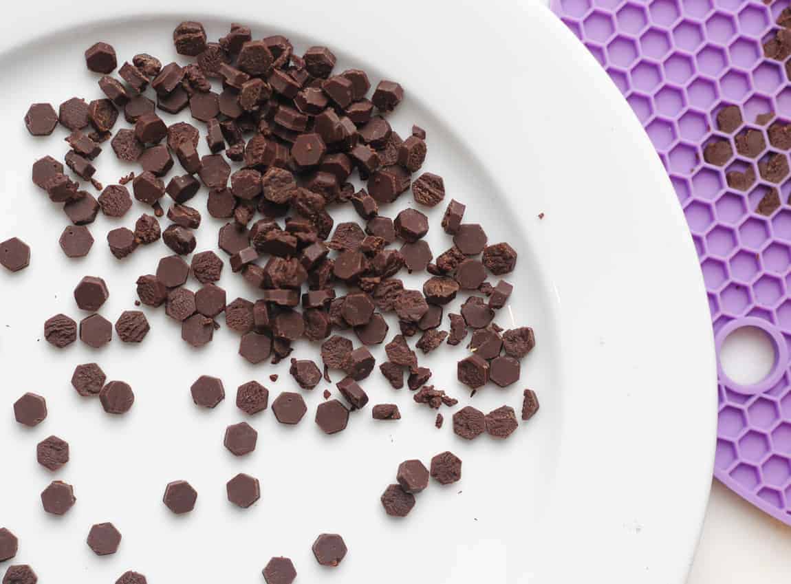 How to: Homemade Dark Chocolate Chips (3-ingredients - vegan, gluten-free, dairy-free)
