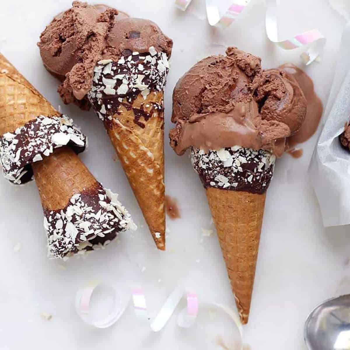 no churn chocolate ice cream in cones.