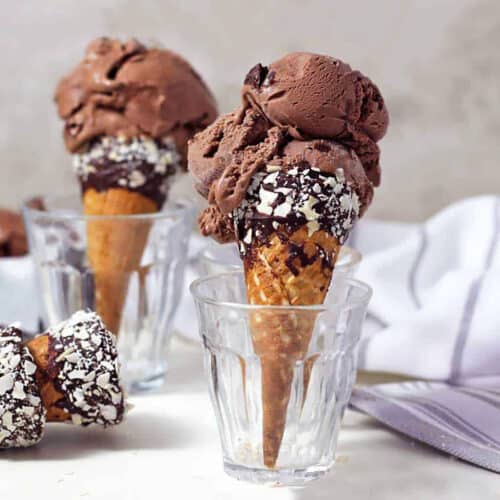 no churn chocolate ice cream in cones.