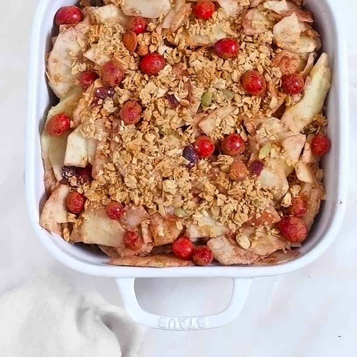 pan of cooked cranberry apple crisp.