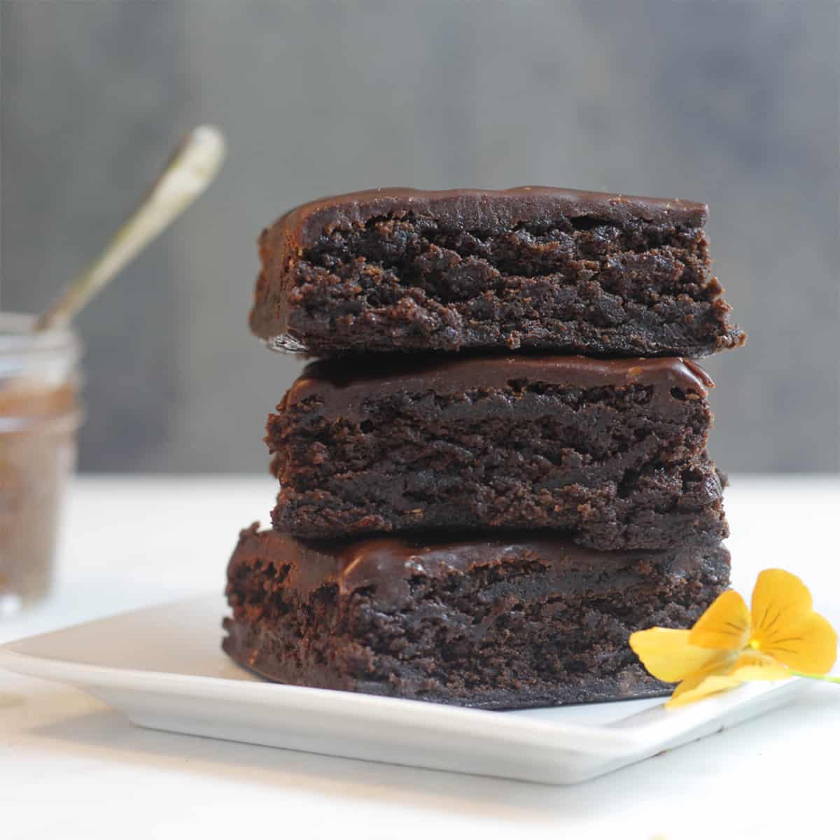 Chocolate Brownies No Bake 4 Ingredients Green Smoothie Gourmet   No Bake Chocolate Brownie2 