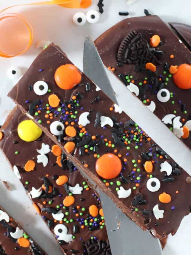 Halloween Chocolate Bark (2 ingredients)