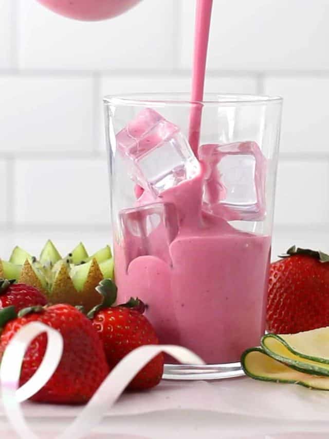 Easy Healthy Strawberry Smoothie (4 ingredients)