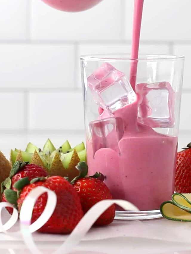 Frozen Strawberry Smoothie (4 ingredients)