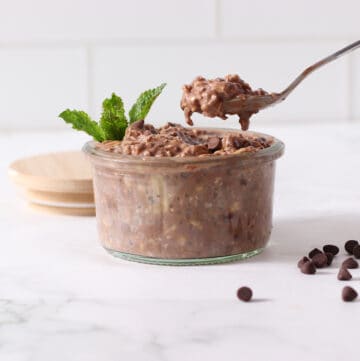 chocolate overnight oats in a bowl and on a spoon