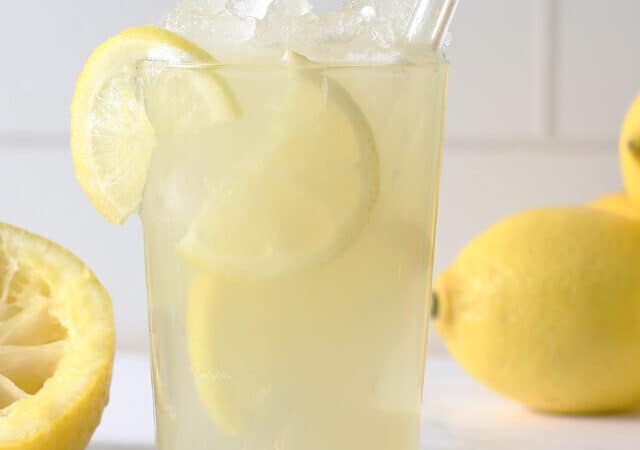 freshly squeezed lemonade 1 glass.