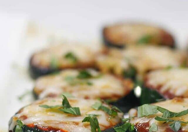 rows of zucchini pizza bites.