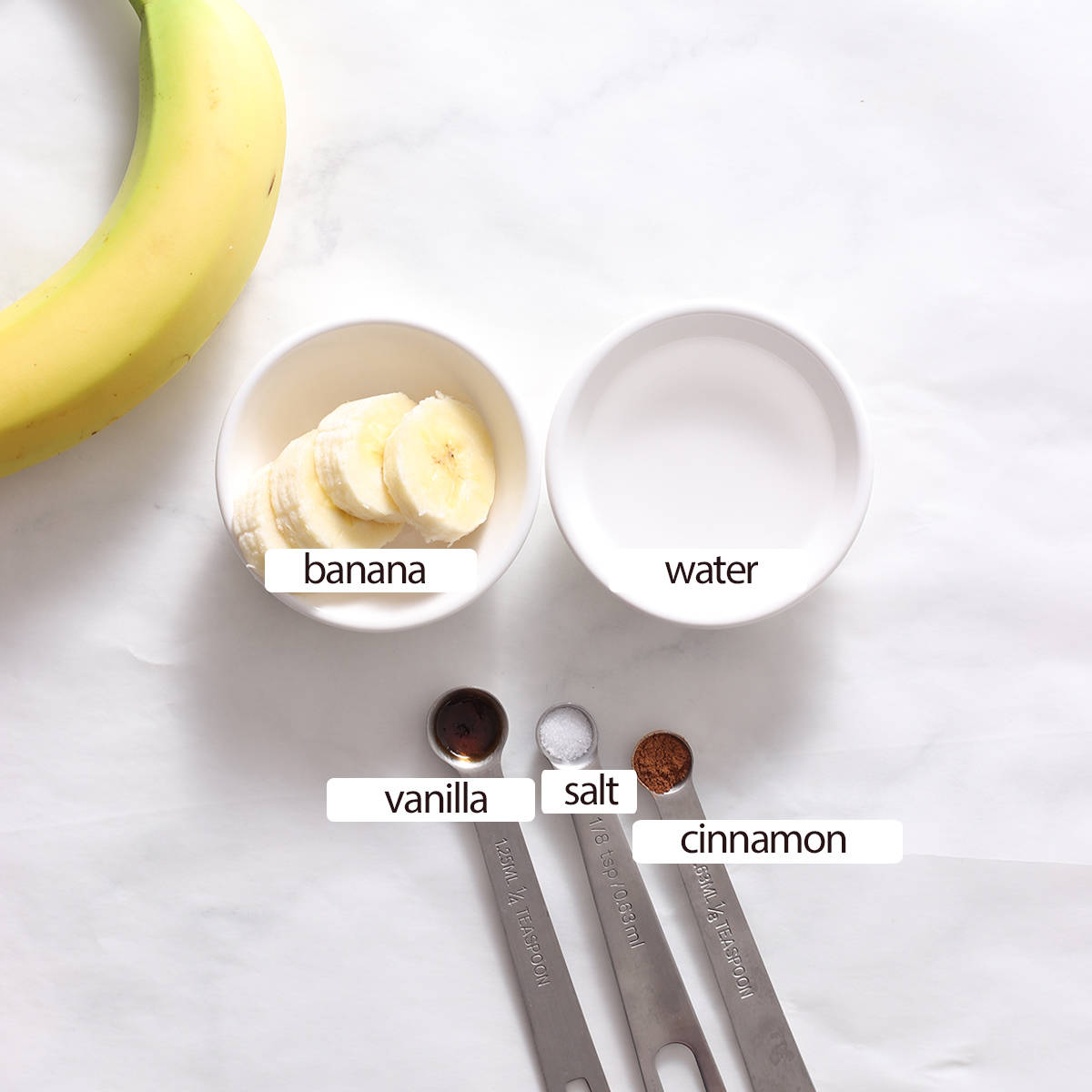 Ingredienti del latte di banana.