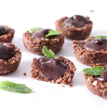 no bake chocolate mint cups filling piped.