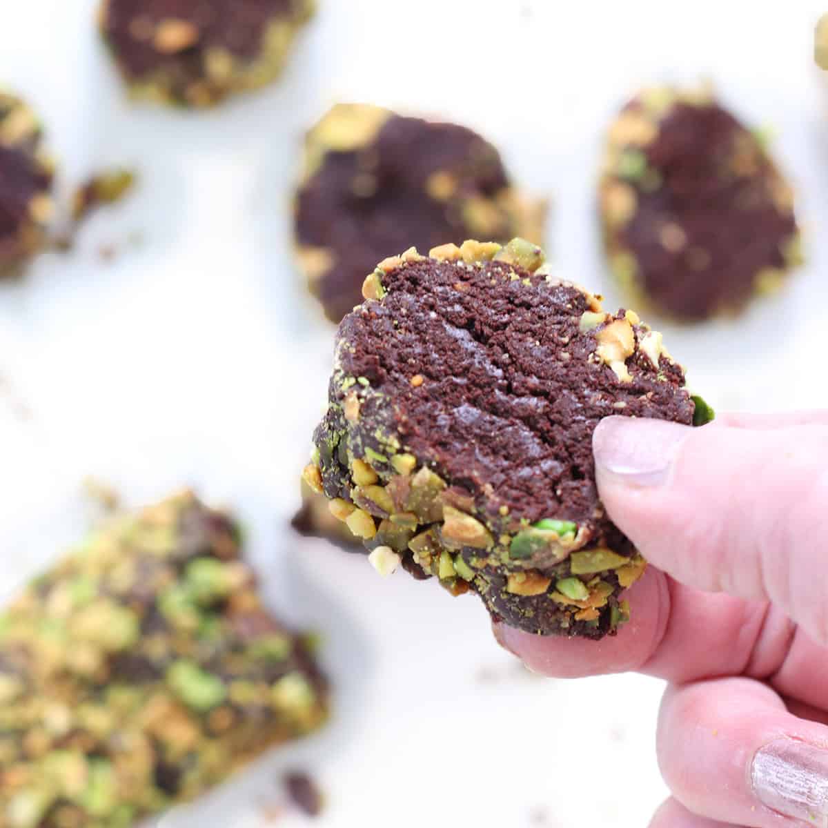 pistachio brownies, no bake.